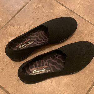 Sketchers classic fit slip on
